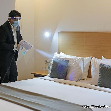 Vaccinated Staff- Oyo Townhouse 105 Khar West Station Hotel Mumbai Exterior photo