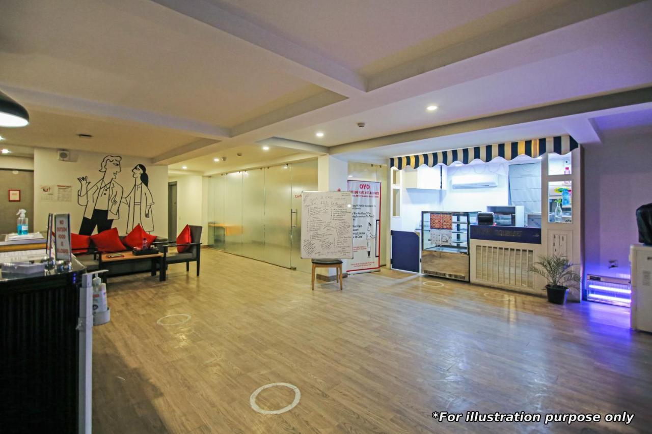 Vaccinated Staff- Oyo Townhouse 105 Khar West Station Hotel Mumbai Exterior photo