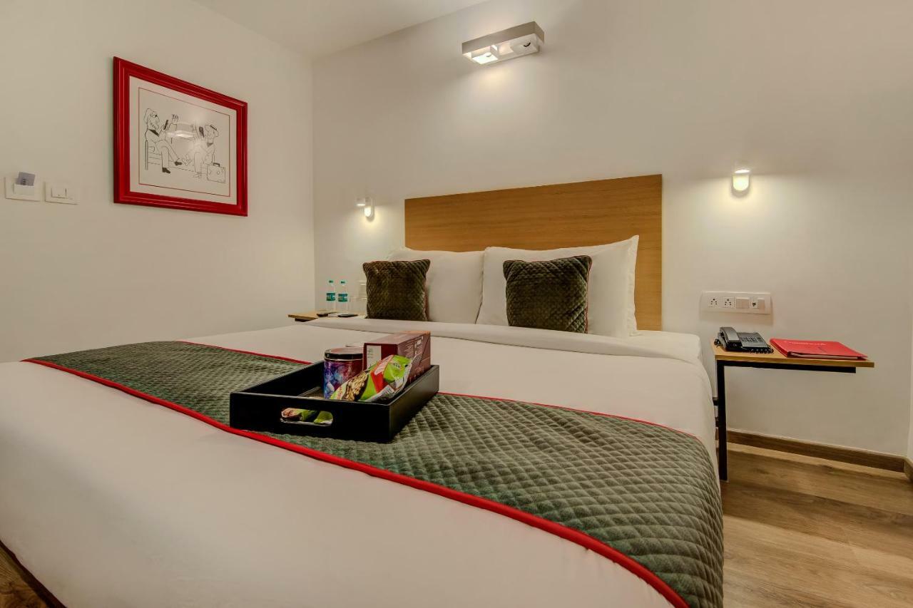 Vaccinated Staff- Oyo Townhouse 105 Khar West Station Hotel Mumbai Exterior photo